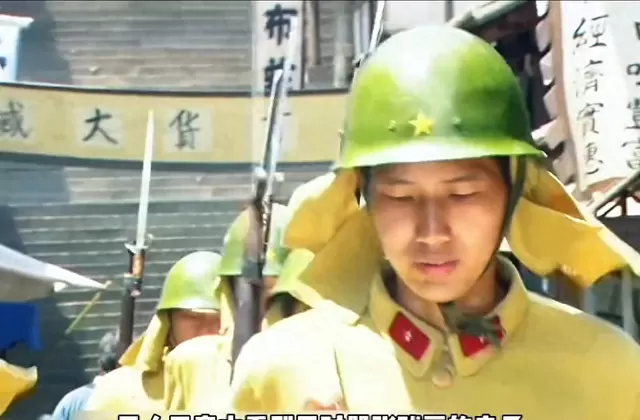《神枪》第3集鬼子突向平民敬礼引爆身份谜题，主角逆向推演完成战术反制 相关图片