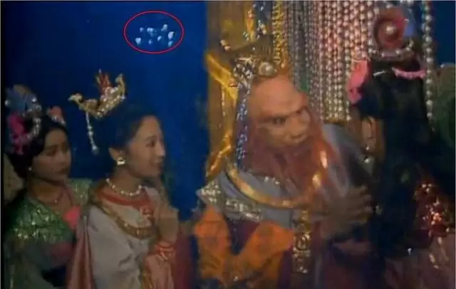 86版《西游记》拍摄经费拮据，棉花云絮鱼缸龙宫成标志性土法 细节速览