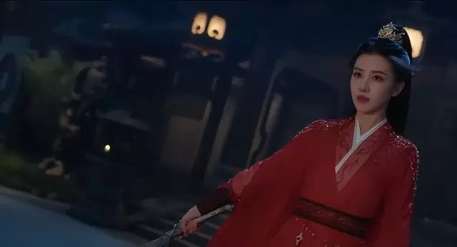 王鹤润《烈焰》辛湄造型引观感落差，浓颜系适配度成讨论焦点 情报图